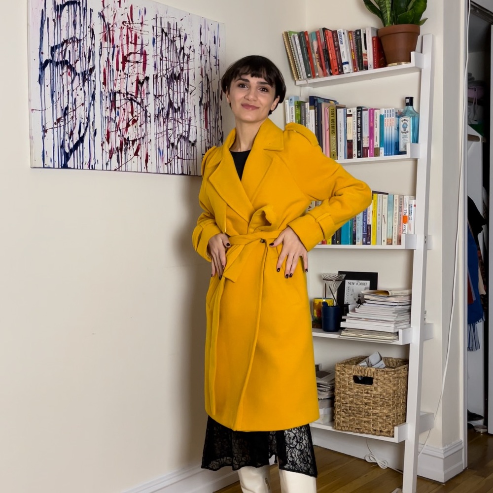 This is a very stylish, feminine pea coat
